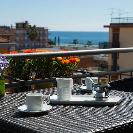 Hotel Ristorante La Marina Mhotelsgroup San Bartolomeo Al Mare Exteriör bild