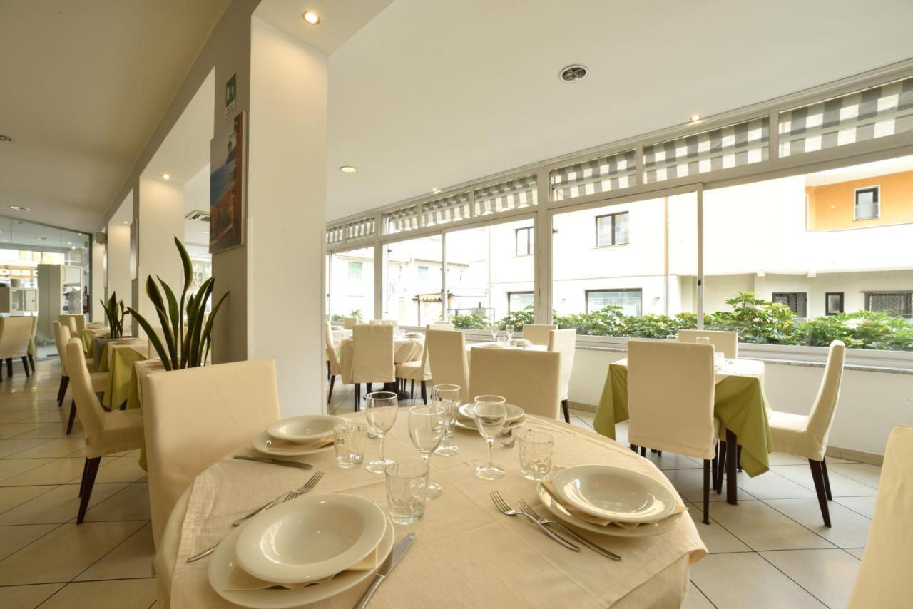 Hotel Ristorante La Marina Mhotelsgroup San Bartolomeo Al Mare Exteriör bild