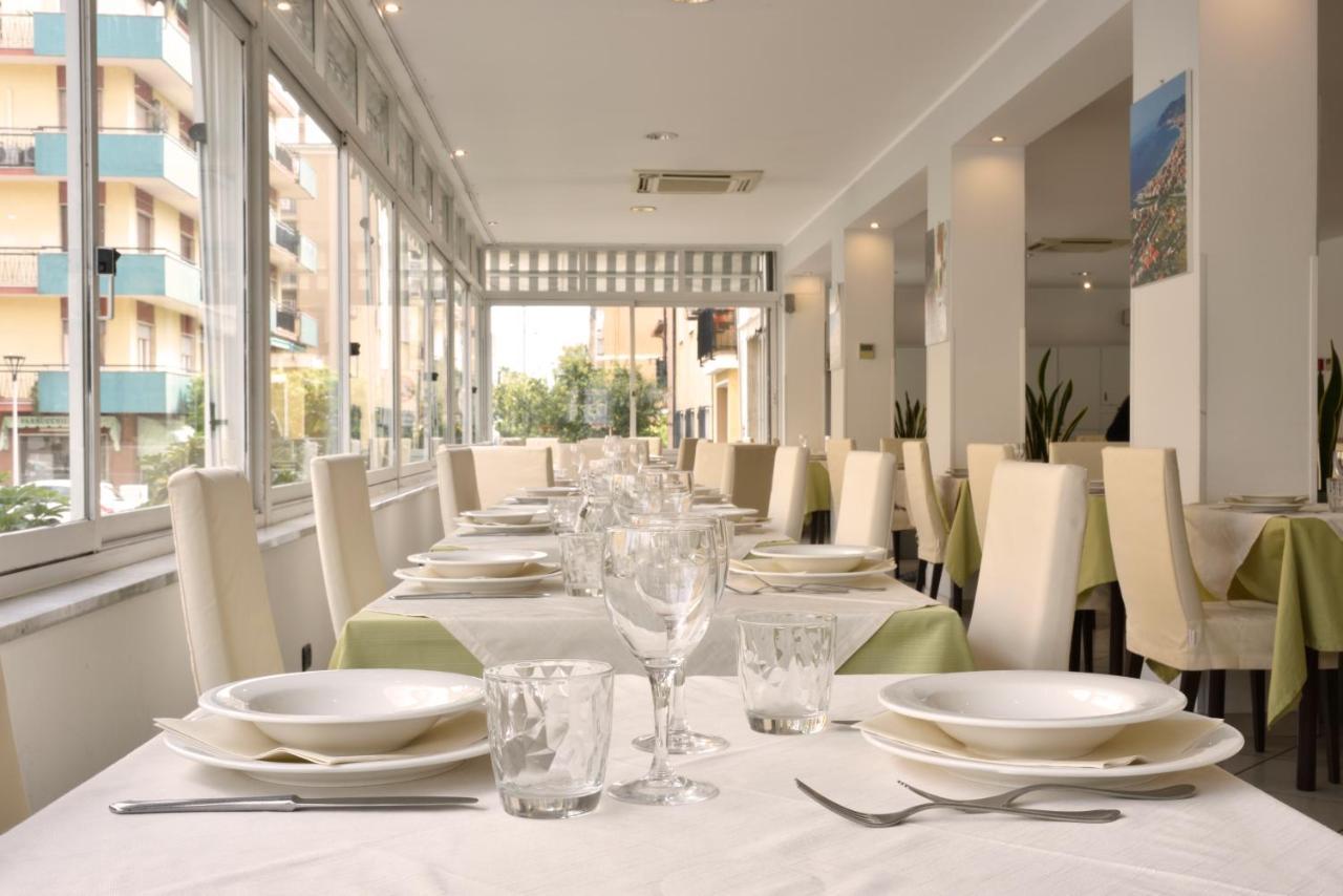 Hotel Ristorante La Marina Mhotelsgroup San Bartolomeo Al Mare Exteriör bild