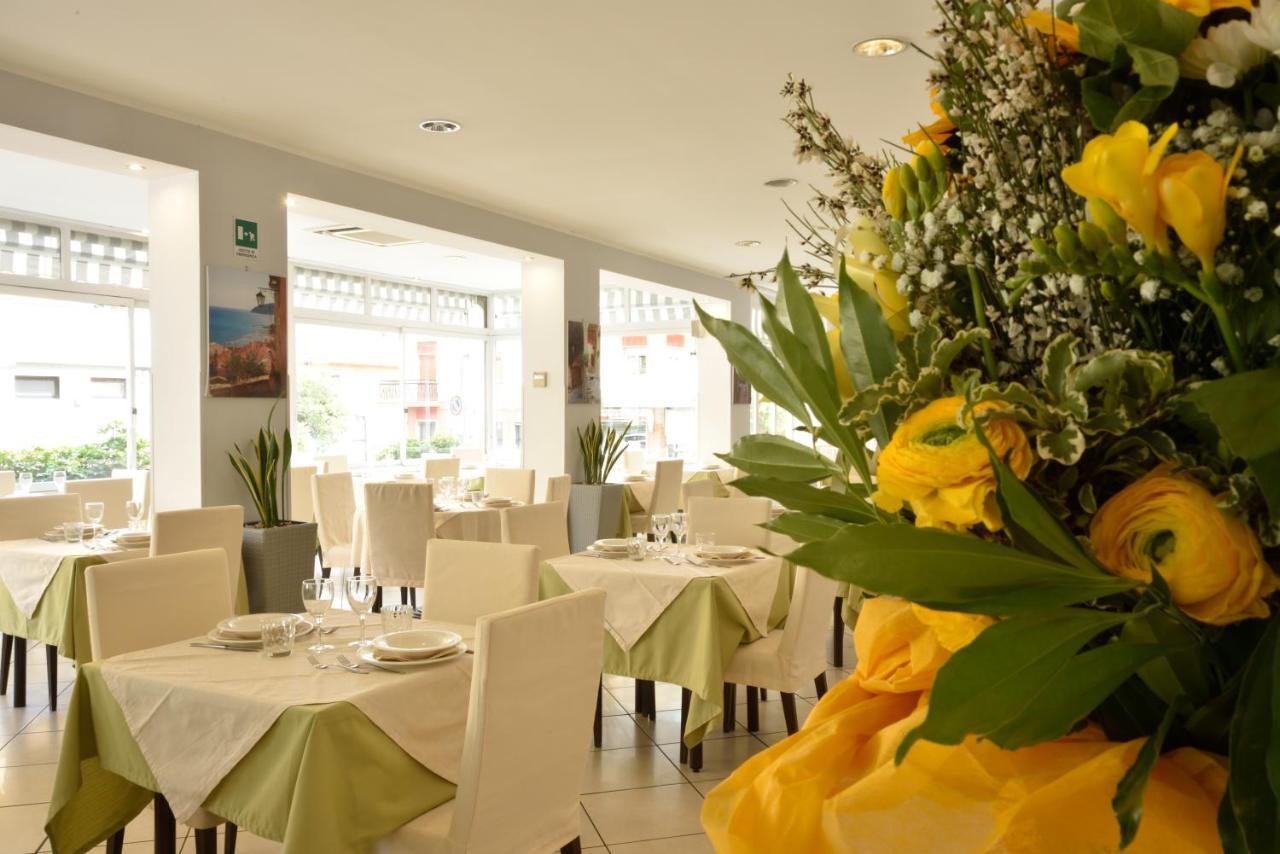 Hotel Ristorante La Marina Mhotelsgroup San Bartolomeo Al Mare Exteriör bild