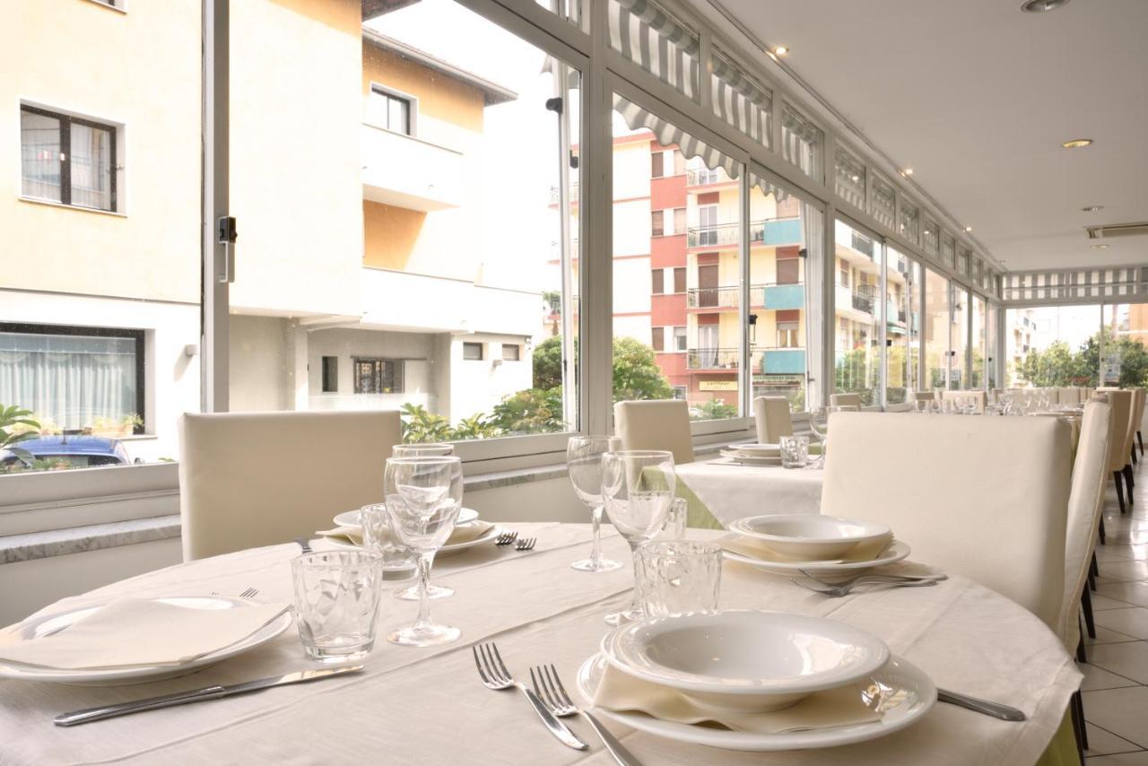Hotel Ristorante La Marina Mhotelsgroup San Bartolomeo Al Mare Exteriör bild