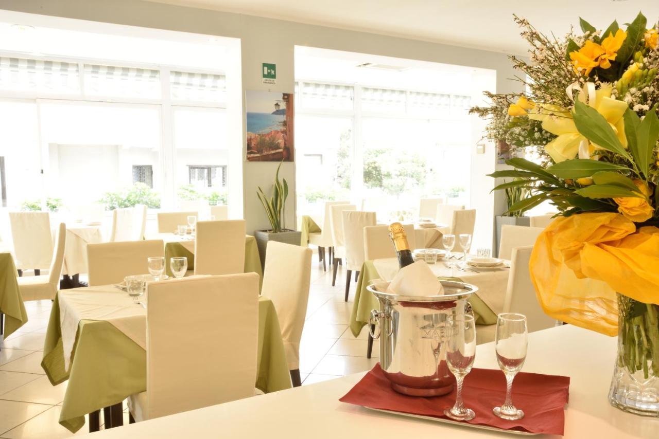 Hotel Ristorante La Marina Mhotelsgroup San Bartolomeo Al Mare Exteriör bild