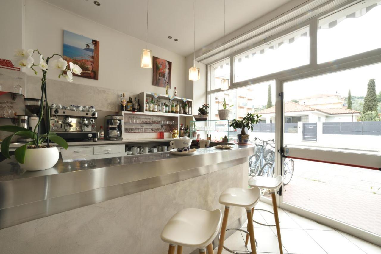 Hotel Ristorante La Marina Mhotelsgroup San Bartolomeo Al Mare Exteriör bild