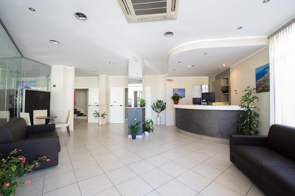 Hotel Ristorante La Marina Mhotelsgroup San Bartolomeo Al Mare Exteriör bild