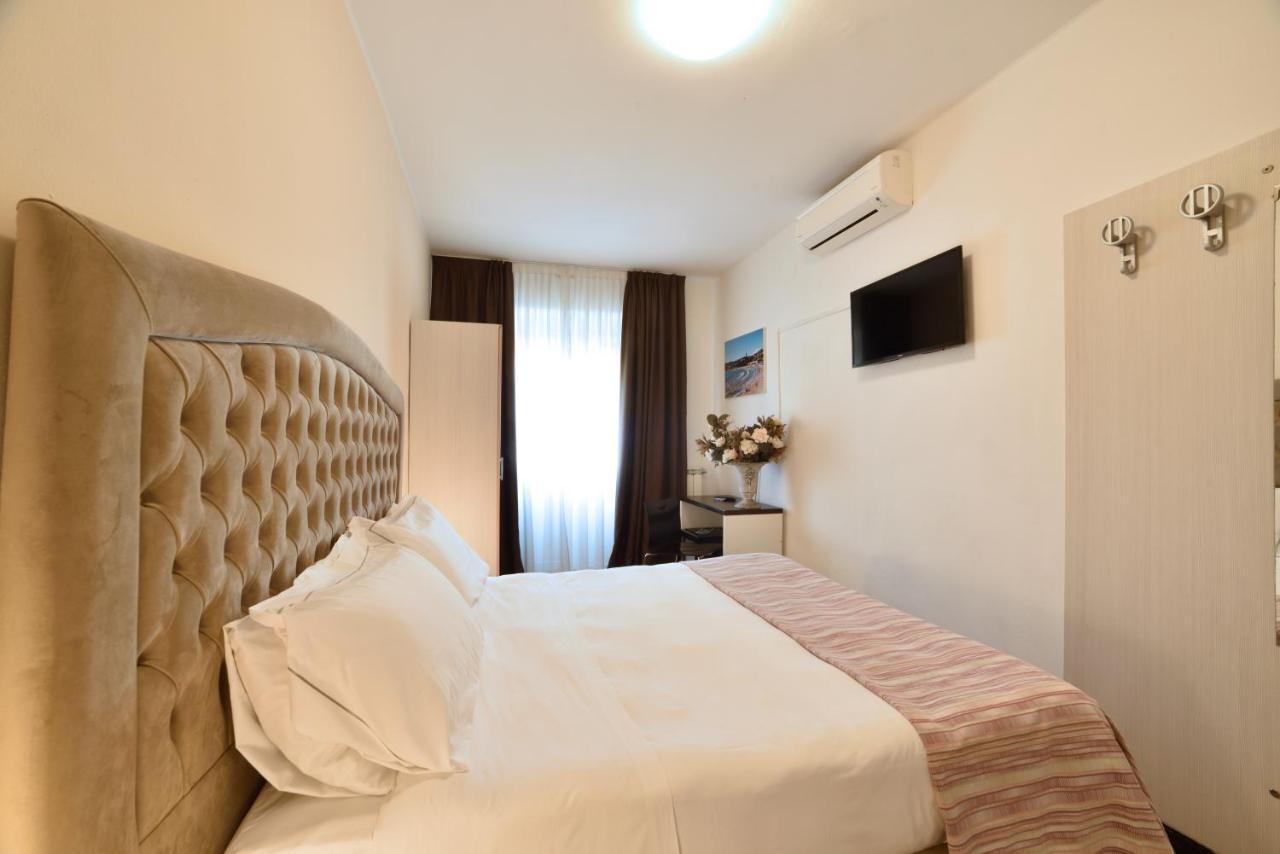 Hotel Ristorante La Marina Mhotelsgroup San Bartolomeo Al Mare Exteriör bild