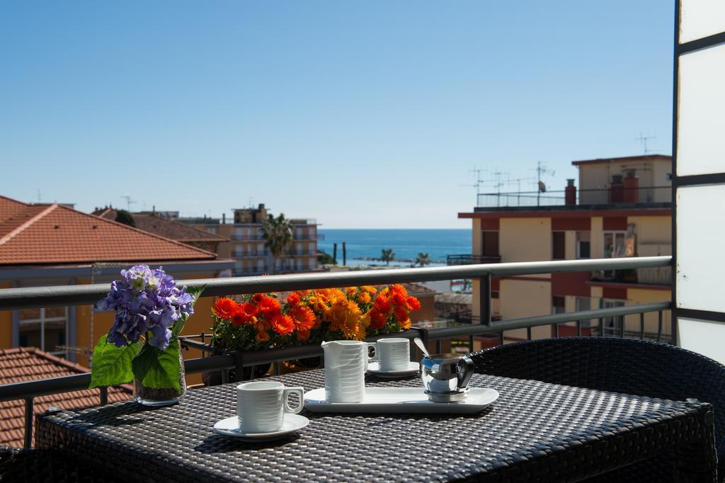 Hotel Ristorante La Marina Mhotelsgroup San Bartolomeo Al Mare Exteriör bild