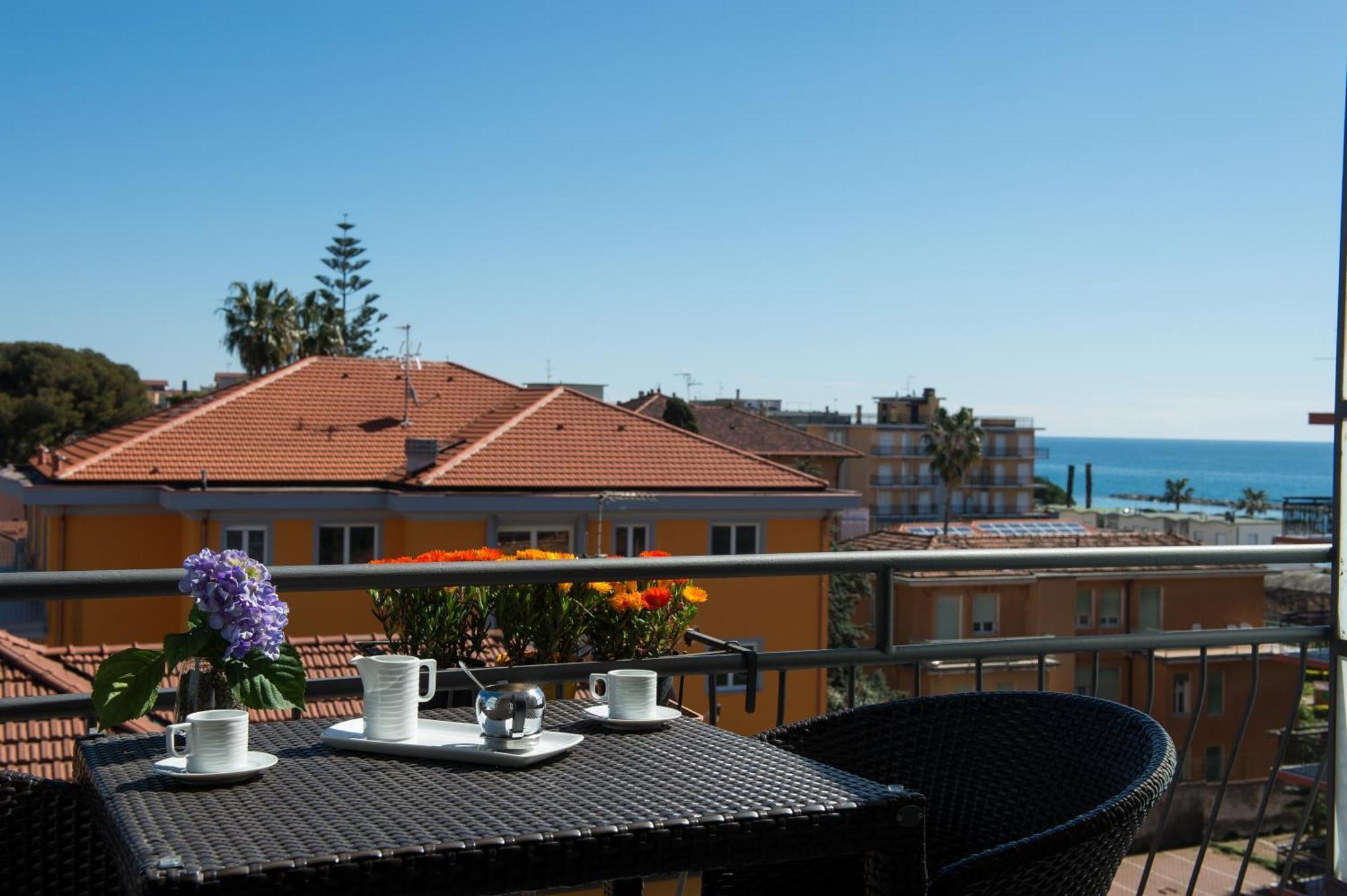 Hotel Ristorante La Marina Mhotelsgroup San Bartolomeo Al Mare Exteriör bild