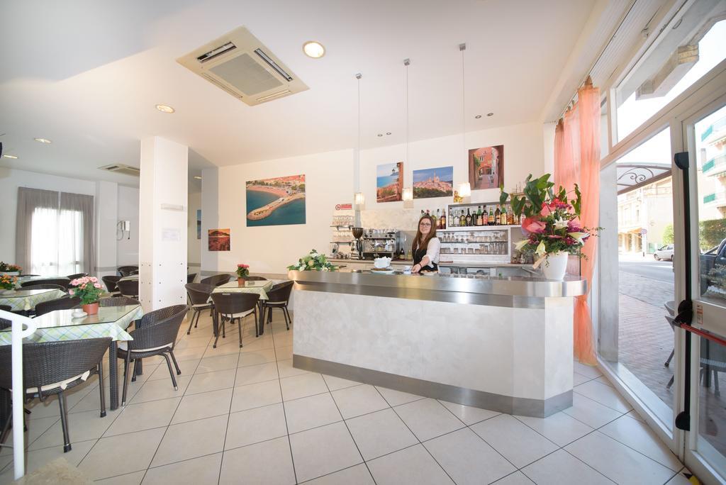 Hotel Ristorante La Marina Mhotelsgroup San Bartolomeo Al Mare Exteriör bild