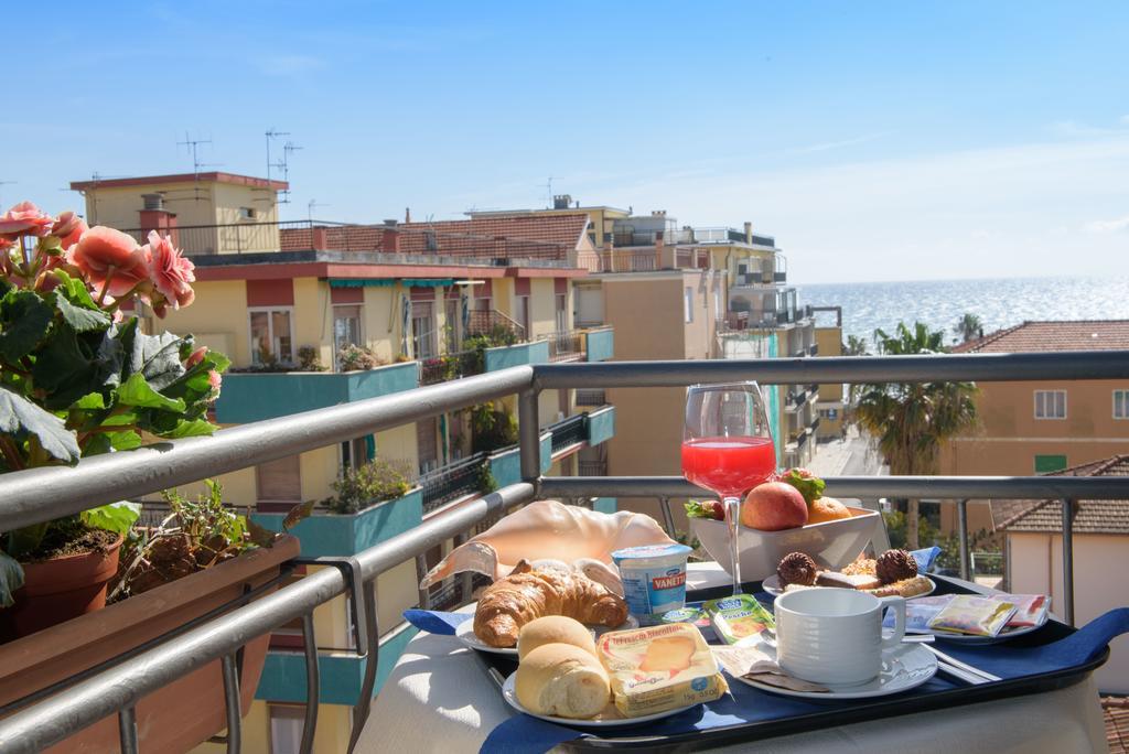 Hotel Ristorante La Marina Mhotelsgroup San Bartolomeo Al Mare Exteriör bild