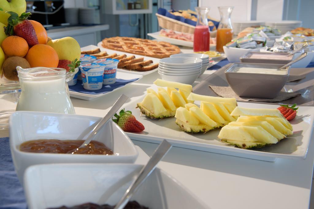 Hotel Ristorante La Marina Mhotelsgroup San Bartolomeo Al Mare Exteriör bild