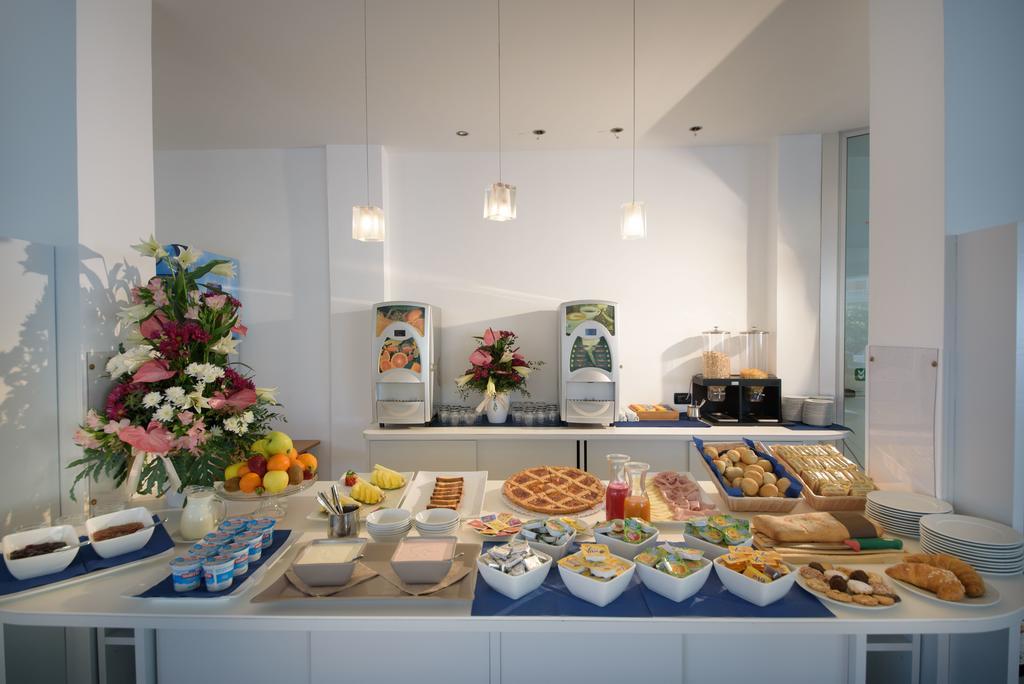 Hotel Ristorante La Marina Mhotelsgroup San Bartolomeo Al Mare Exteriör bild