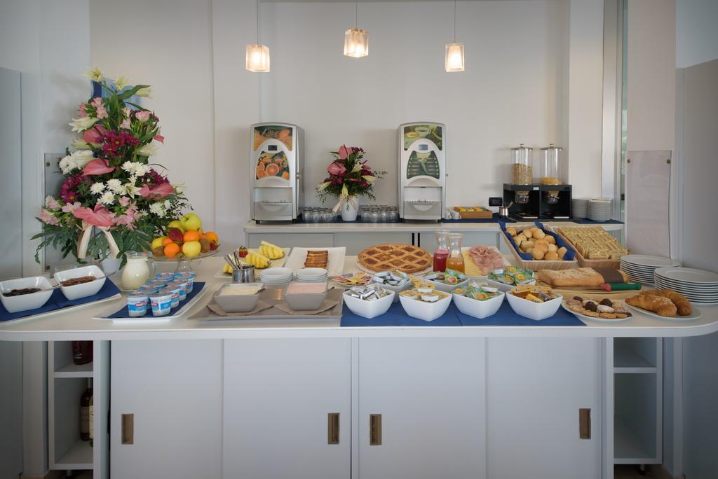 Hotel Ristorante La Marina Mhotelsgroup San Bartolomeo Al Mare Exteriör bild