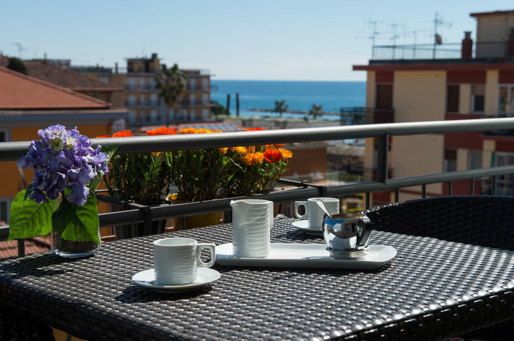 Hotel Ristorante La Marina Mhotelsgroup San Bartolomeo Al Mare Exteriör bild
